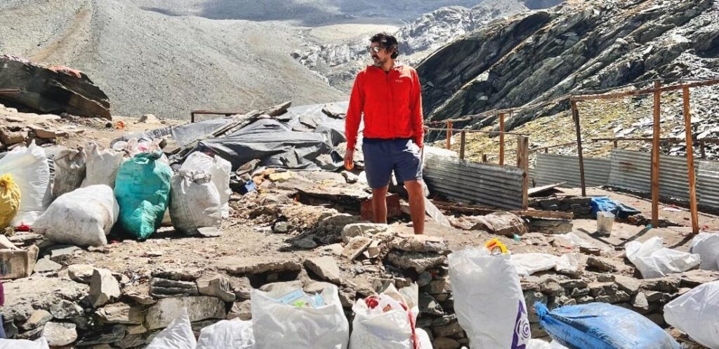 Tourists Are Turning Himalayas Into A Mountain Of Garbage, Meet The Man Who Is Trying To Clean It Up